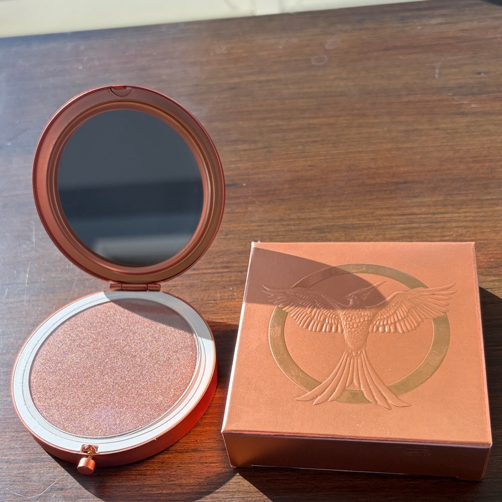 Storybook Cosmetics The World of the Hunger Games Revolution Compact